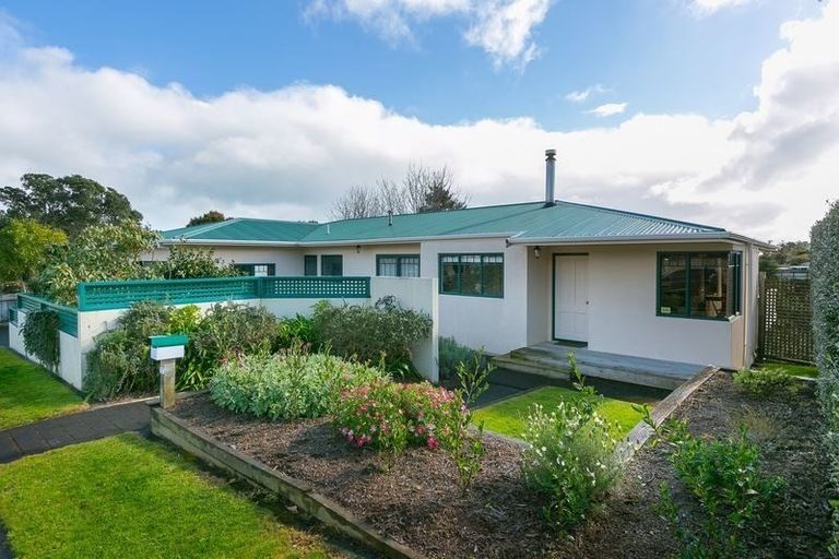 Photo of property in 6 Pararewa Drive, Whalers Gate, New Plymouth, 4310