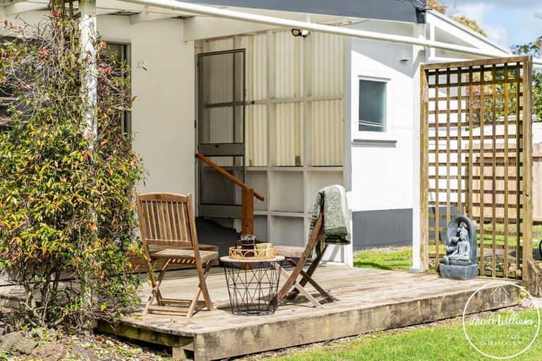 Photo of property in 9 Regent Street, Whakapirau, Maungaturoto, 0583