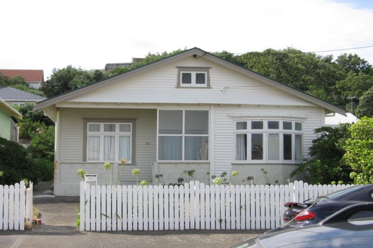 Photo of property in 28 Trent Street, Island Bay, Wellington, 6023