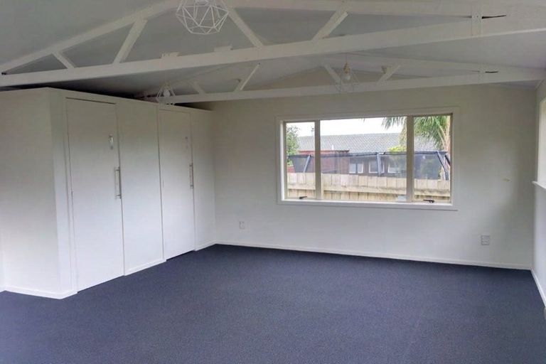 Photo of property in 2 Wyoming Avenue, Murrays Bay, Auckland, 0630