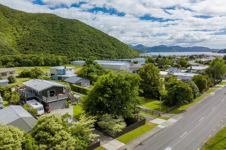 Photo of property in 14 Beach Road, Waikawa, Picton, 7220