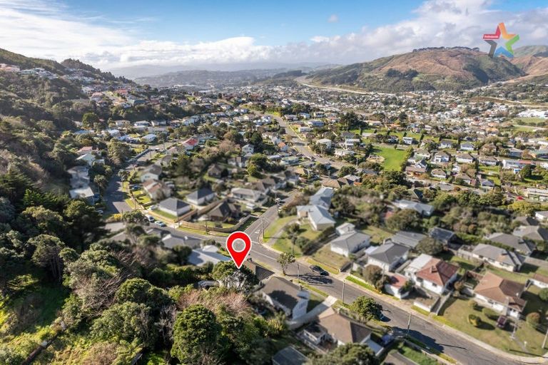 Photo of property in 21 Franklyn Road, Tawa, Wellington, 5028