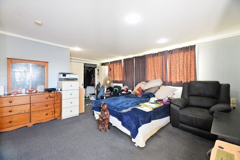 Photo of property in 4 Roberts Road, Te Atatu South, Auckland, 0610