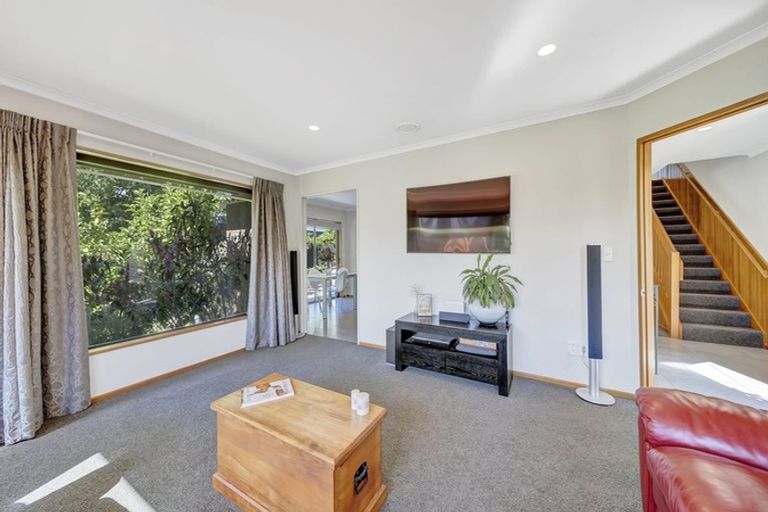 Photo of property in 18 Vanderbilt Place, Halswell, Christchurch, 8025