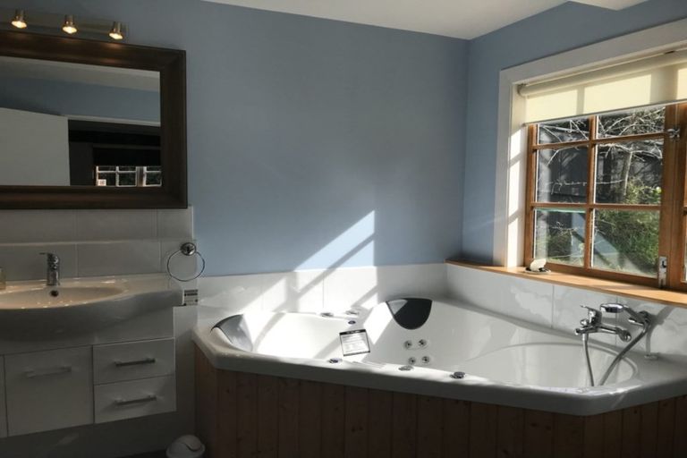 Photo of property in 11 Khouri Avenue, Karori, Wellington, 6012