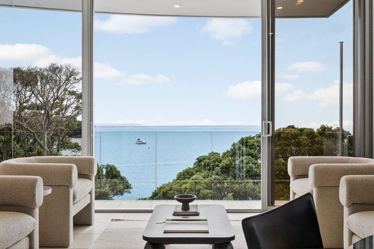 Photo of property in 19 Bournemouth Terrace, Murrays Bay, Auckland, 0630