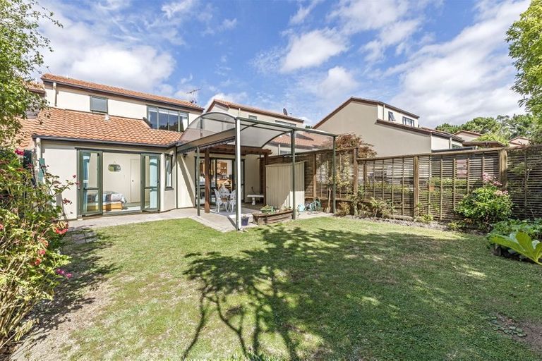 Photo of property in 8/8 Tobago Place, Sunnynook, Auckland, 0620