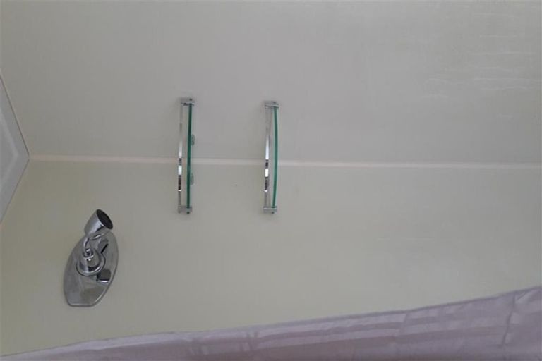 Photo of property in 19 Chivalry Road, Glenfield, Auckland, 0629