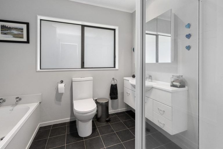 Photo of property in 55 Belvedere Avenue, Waikanae, 5036