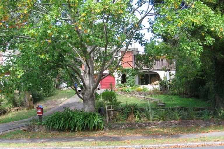 Photo of property in 35 Sheridan Drive, New Lynn, Auckland, 0600