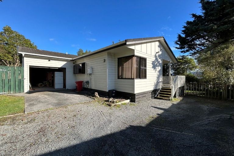Photo of property in 9 Monarch Grove, Maoribank, Upper Hutt, 5018