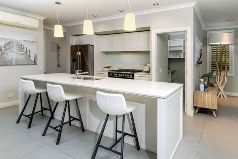 Photo of property in 15 Landmark Terrace, Orewa, 0931