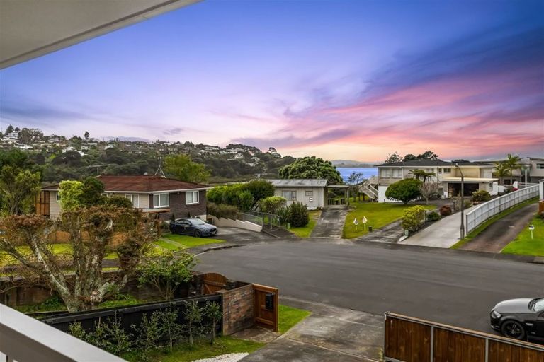 Photo of property in 22 Realm Place, Massey, Auckland, 0614