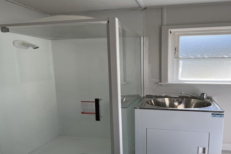 Photo of property in 24 Pukatea Street, Eastbourne, Lower Hutt, 5013