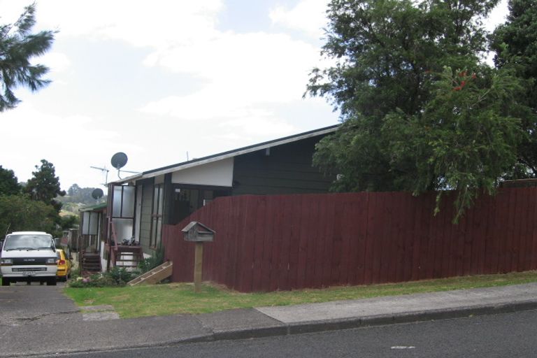 Photo of property in 2/5 Morriggia Place, Bayview, Auckland, 0629