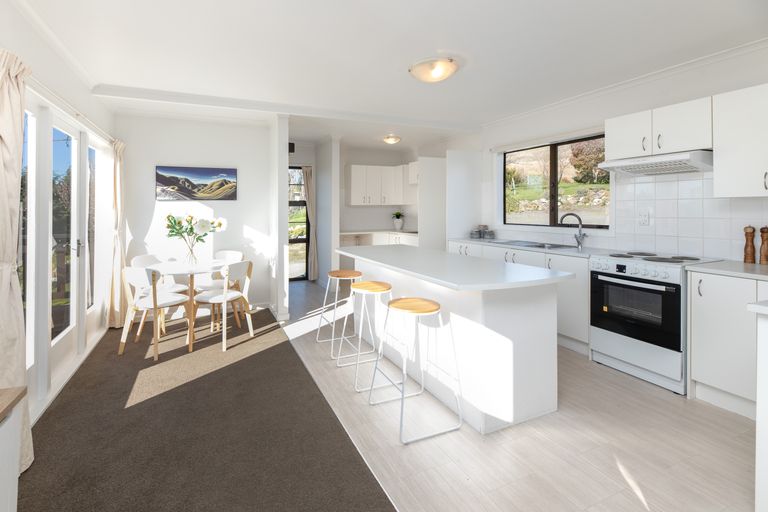 Photo of property in 19 Oxford Street, Waikari, 7420