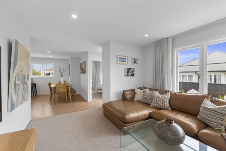 Photo of property in 3b Paton Avenue, Te Atatu South, Auckland, 0610