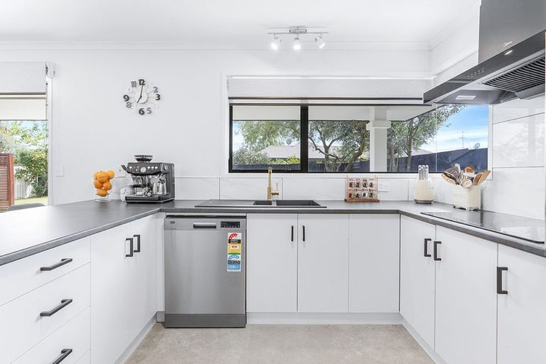 Photo of property in 16 Aria Court, Fairview Downs, Hamilton, 3214