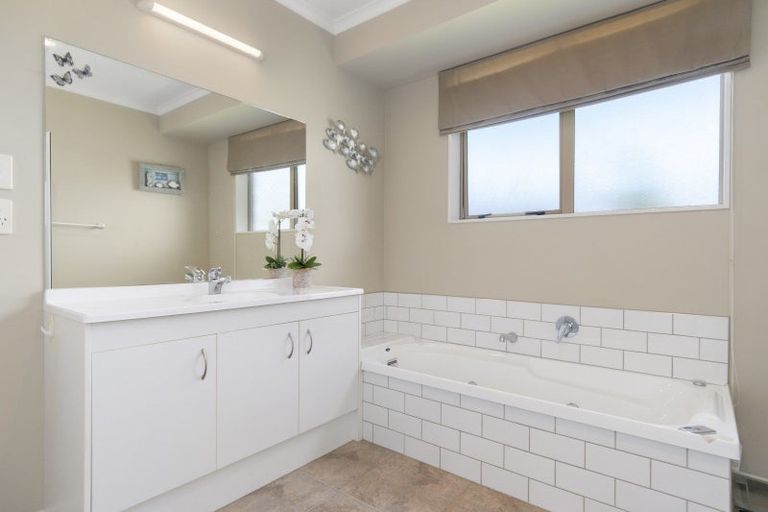 Photo of property in 16 Longmynd Drive, Katikati, 3129