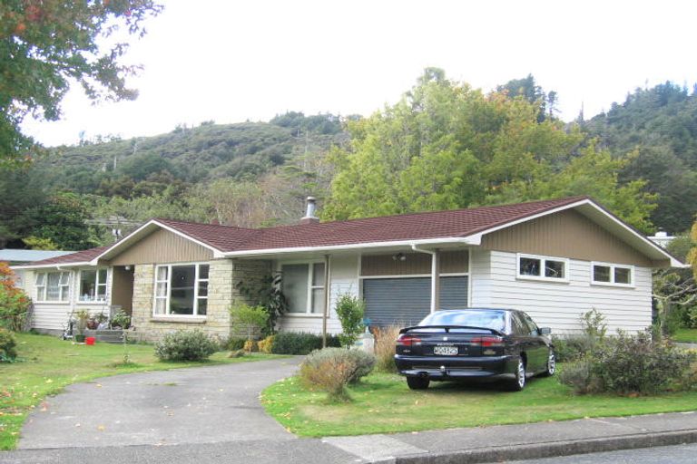 Photo of property in 57 Fendalton Crescent, Pinehaven, Upper Hutt, 5019