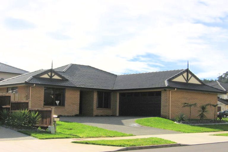 Photo of property in 137 Cyril French Drive, Flat Bush, Auckland, 2016