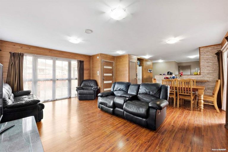 Photo of property in 60 Cedar Heights Avenue, Massey, Auckland, 0614