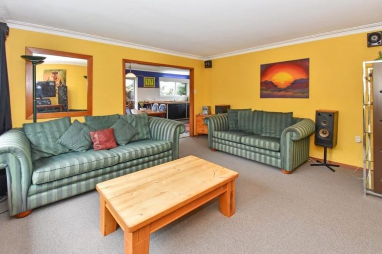 Photo of property in 9 Challen Close, Conifer Grove, Takanini, 2112