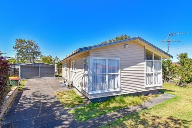 Photo of property in 8 Harrow Place, Manurewa, Auckland, 2102