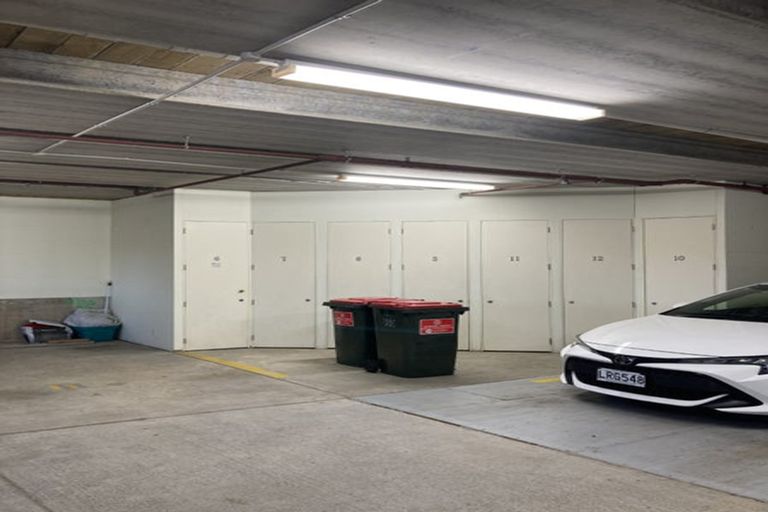 Photo of property in 8/80 Salamanca Road, Kelburn, Wellington, 6012