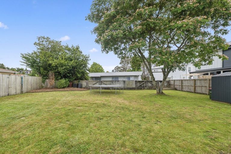 Photo of property in 43 Matthew Place, Kawaha Point, Rotorua, 3010