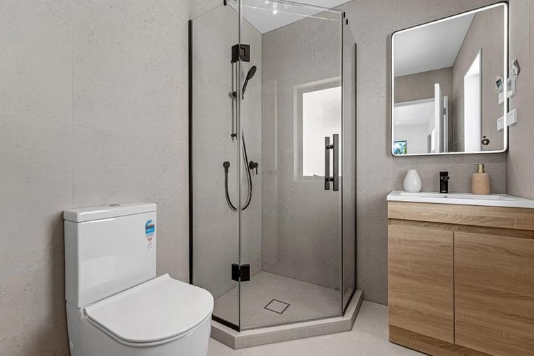 Photo of property in 21b County Road, Torbay, Auckland, 0630