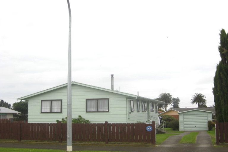 Photo of property in 5 Leon Place, Waitara, 4320