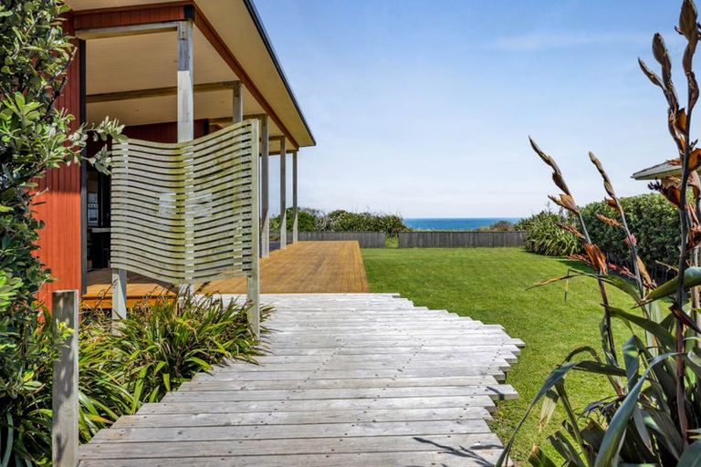 Photo of property in 284 Tai Road, Opunake, 4681