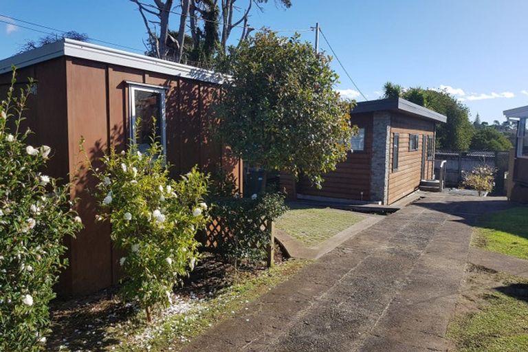 Photo of property in 38 Sunnynook Road, Sunnynook, Auckland, 0620
