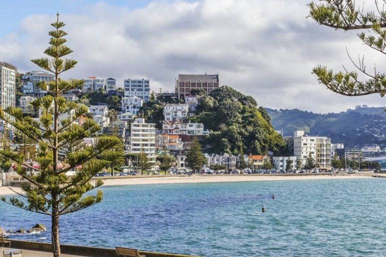 Photo of property in 322 Oriental Parade, Oriental Bay, Wellington, 6011