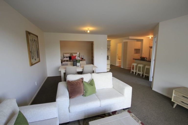 Photo of property in 68 Mountain Road, Henderson Valley, Auckland, 0612