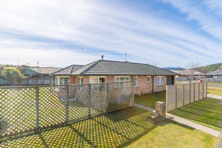 Photo of property in 39 Spackman Crescent, Paraparaumu, 5032