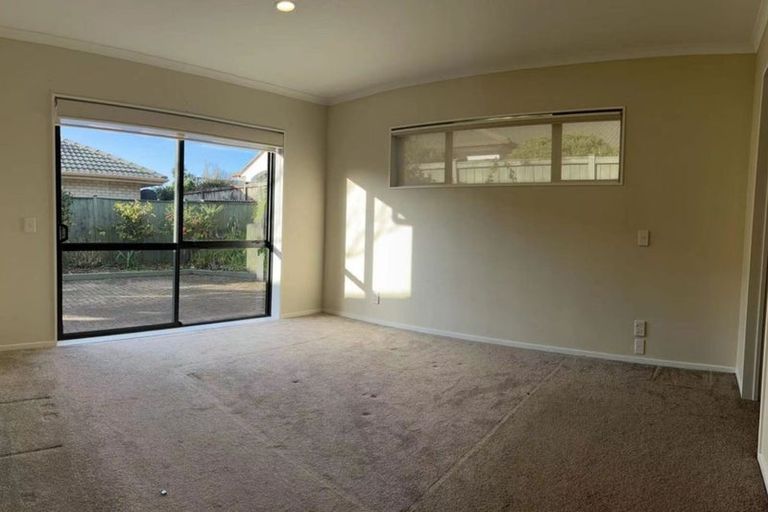 Photo of property in 16 Middlefield Drive, East Tamaki Heights, Auckland, 2016