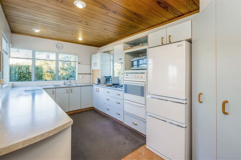 Photo of property in 63 Howard Road, Orere Point, Papakura, 2585