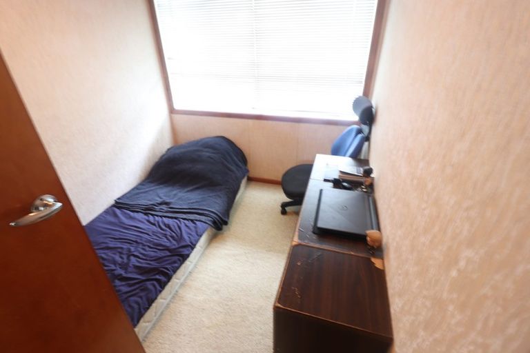 Photo of property in 25 Kaipatiki Road, Glenfield, Auckland, 0629