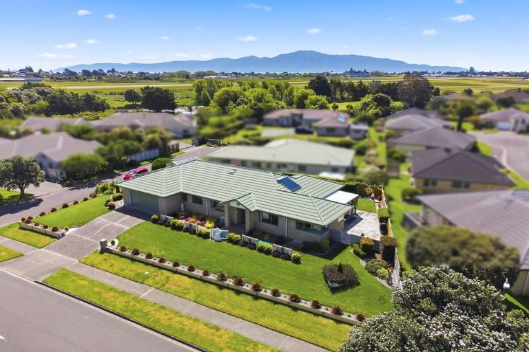 Photo of property in 100 Milne Drive, Paraparaumu, 5032
