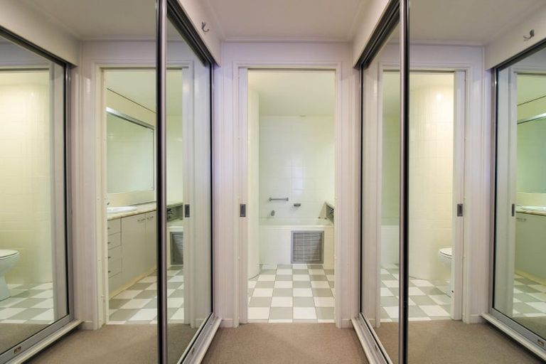 Photo of property in 2/226 Oriental Parade, Oriental Bay, Wellington, 6011