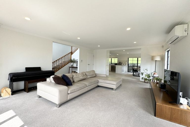 Photo of property in 54 Scarlet Oak Drive, Schnapper Rock, Auckland, 0632