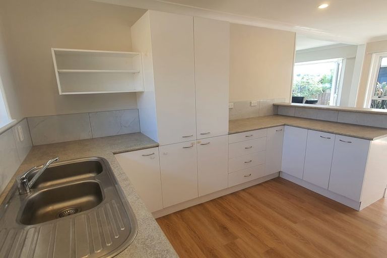 Photo of property in 150 Queenspark Drive, Parklands, Christchurch, 8083