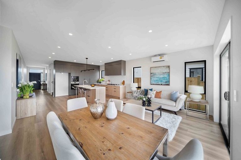 Photo of property in 12 Korowhiti Road, Clarks Beach, 2122