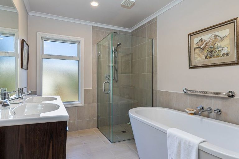 Photo of property in 10 Glentui Place, Waikawa, Picton, 7220