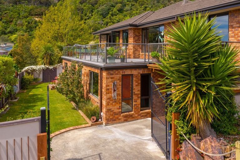 Photo of property in 18 Russell Street, Picton, 7220