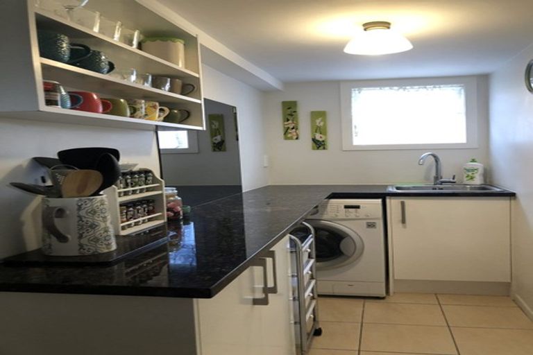Photo of property in 11 Castaing Crescent, Te Atatu South, Auckland, 0610