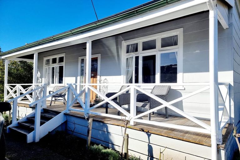 Photo of property in 108 Waikawa Road, Picton, 7220
