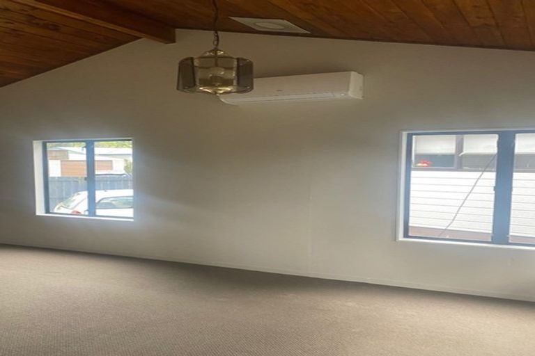 Photo of property in 17 Oakmont Place, Wattle Downs, Auckland, 2103